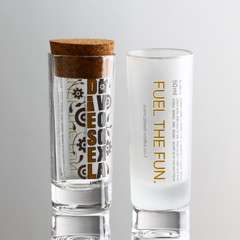 Custom Decal Printing Frosted Fertig 1 Unzen Schnapsglas mit Holzstopper dekoriert