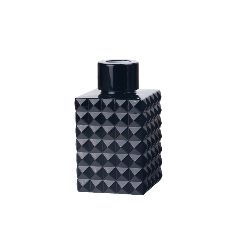 Custom 100ml 3.5oz geo cut square opaque glossy black glass aroma reed diffuser bottle with lid