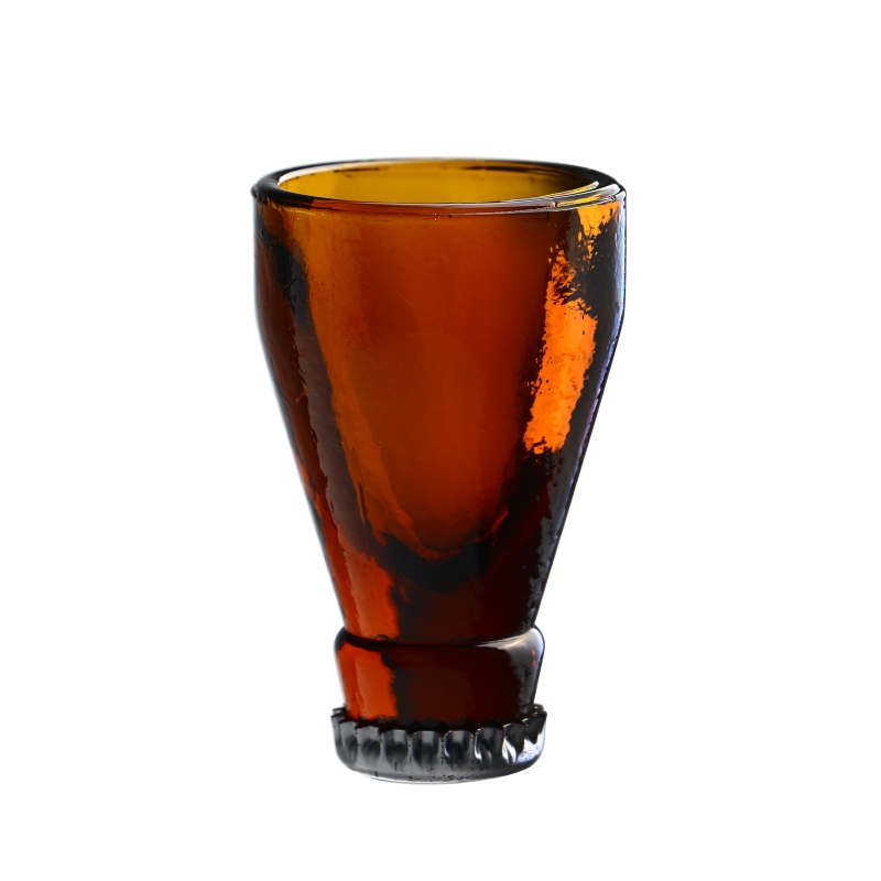 Garrafa de cerveja marrom de cor copos para espírito. Decoração de caverna do homem. Presente do dia dos pais.