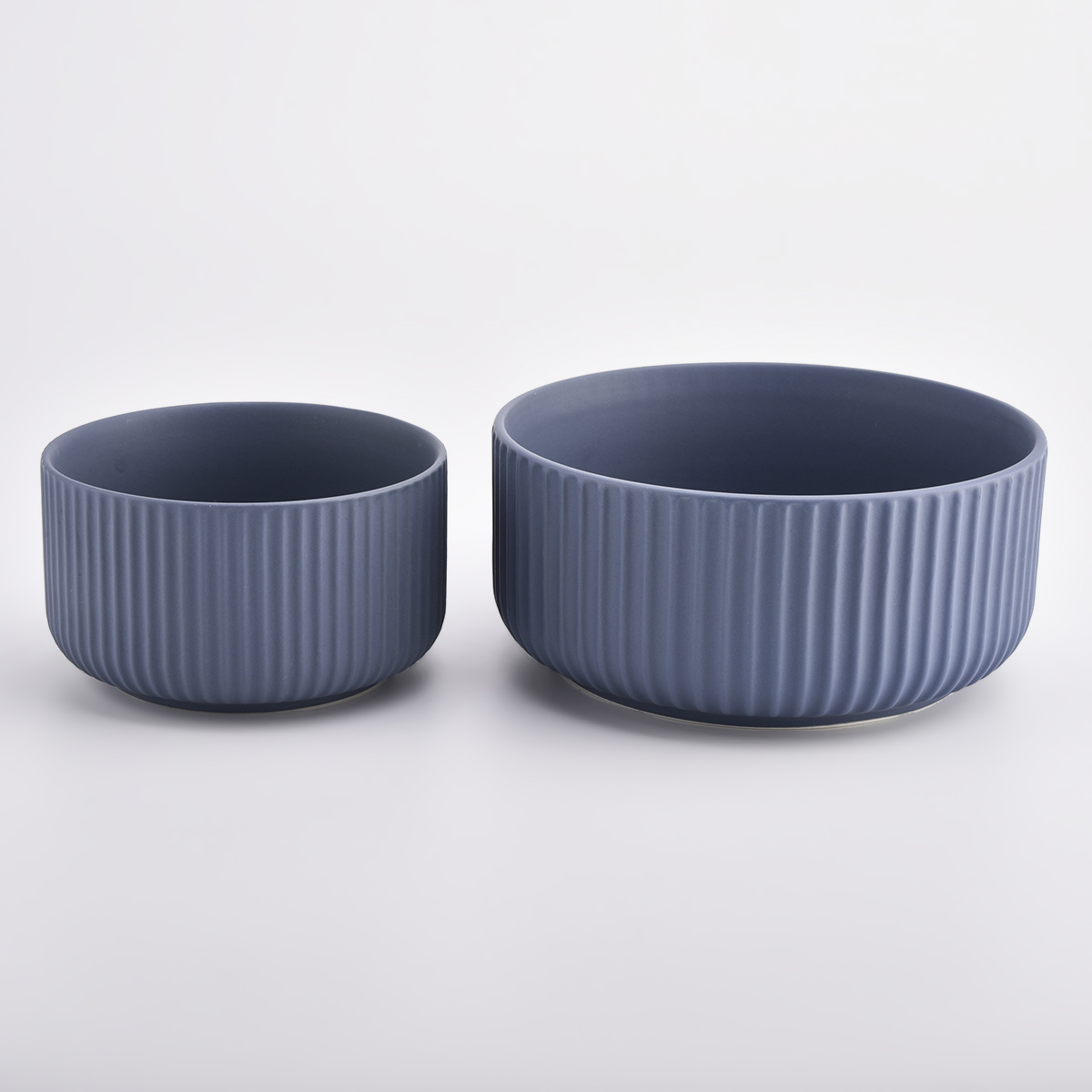 Bougeoirs noirs en céramique rayé avec couleur noire mate