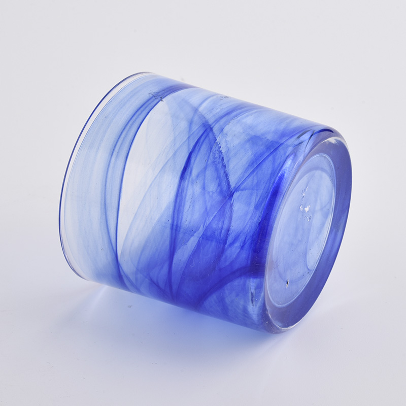 Niebieskie szklane szklane uchwyty ze skutkiem pochmurny