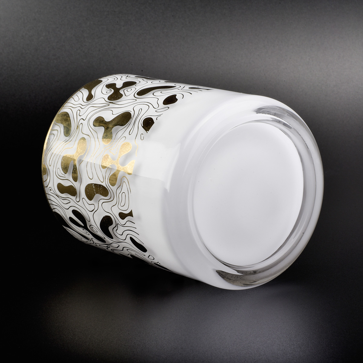 光沢のある白い装飾的なガラスの蝋燭ホールダー
