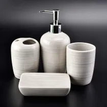 中国 バスルームアクセサリーセット4点セット歯ブラシホルダーローションディスペンサーポンプボトル石鹸皿 メーカー
