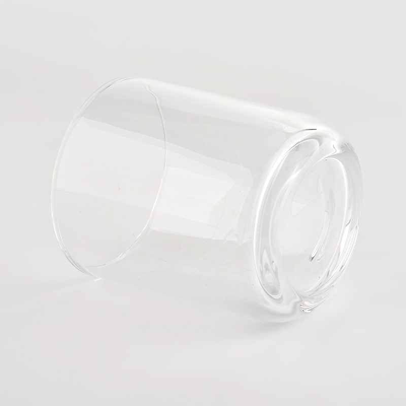 透明なガラスのキャンドルホルダー
