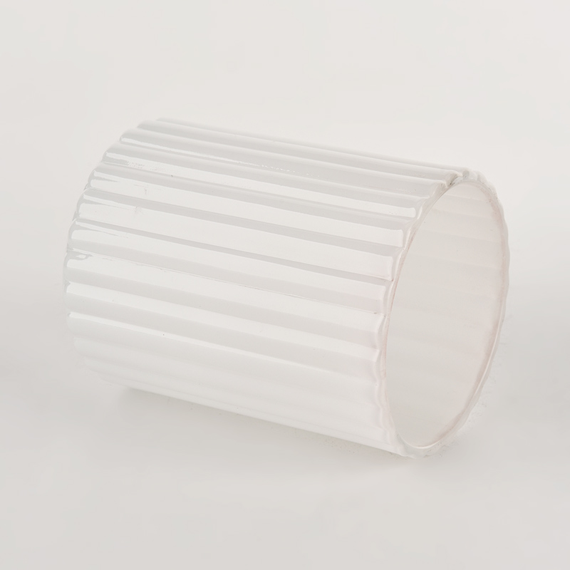 縞模様の白いガラスキャンドル容器