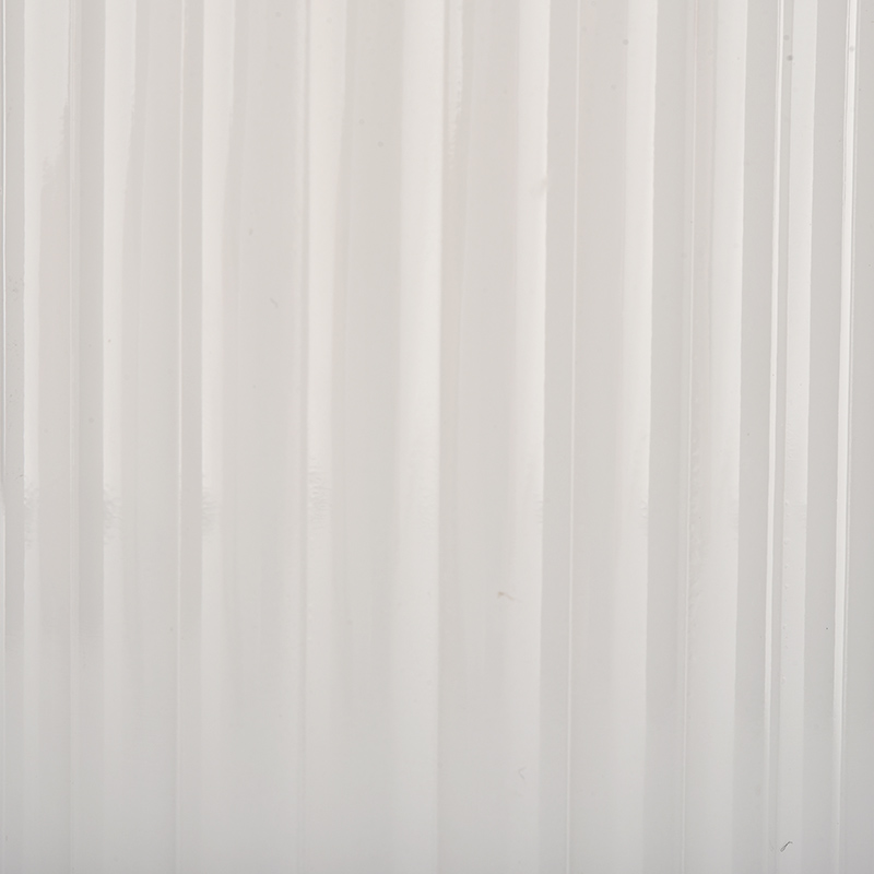 縞模様の白いガラスキャンドル容器