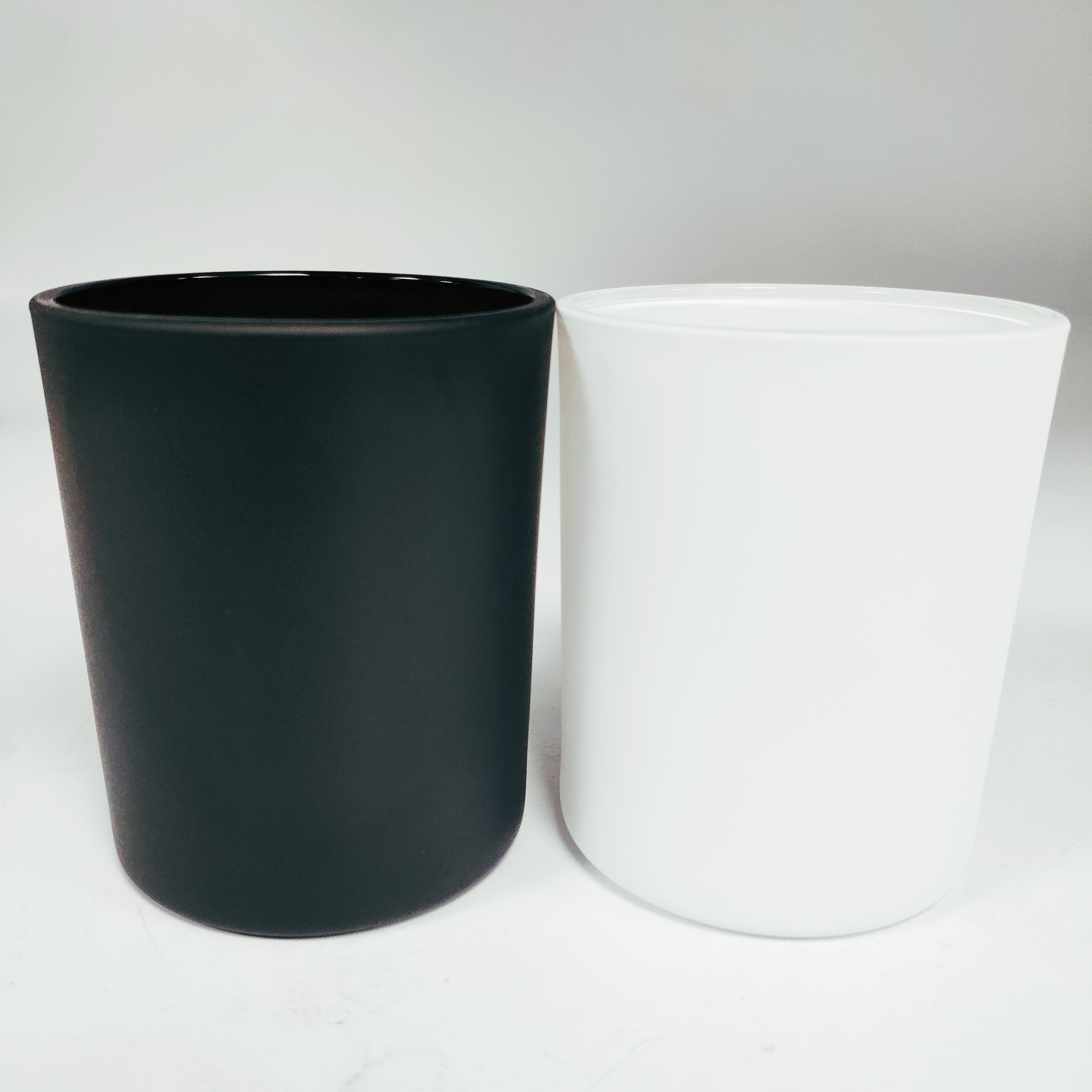 klasikinės tuščios balto ir juodo stiklo žvakidės didmeninė prekyba