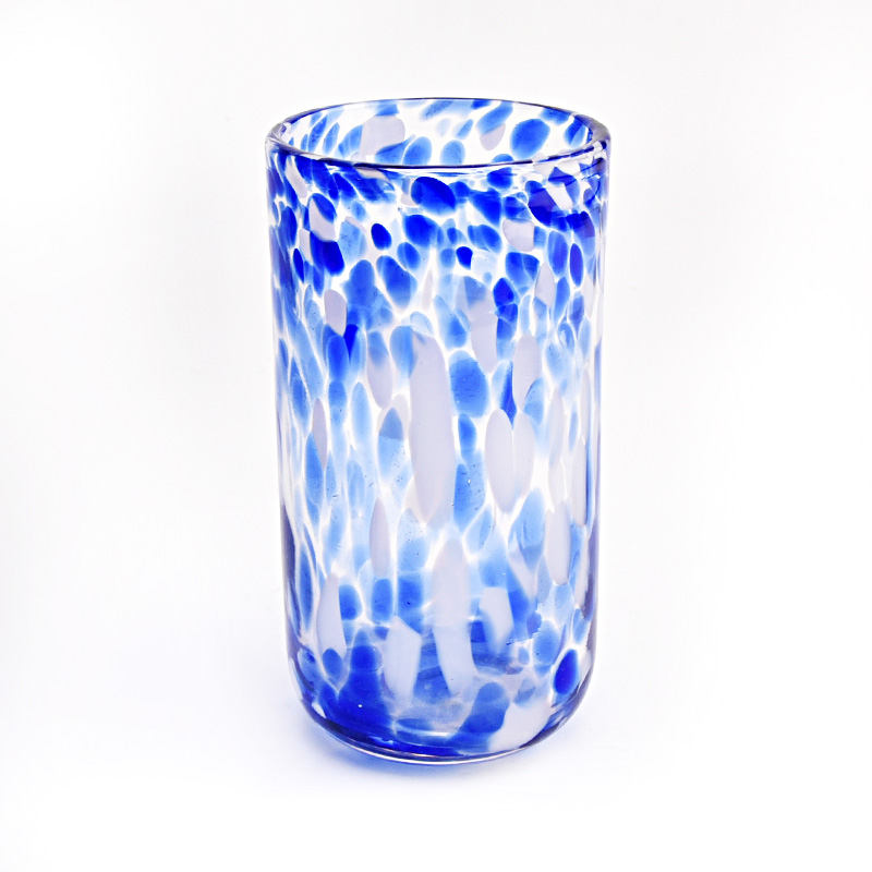 handgjorda glaskärl med färgglada dekorativa fläckar