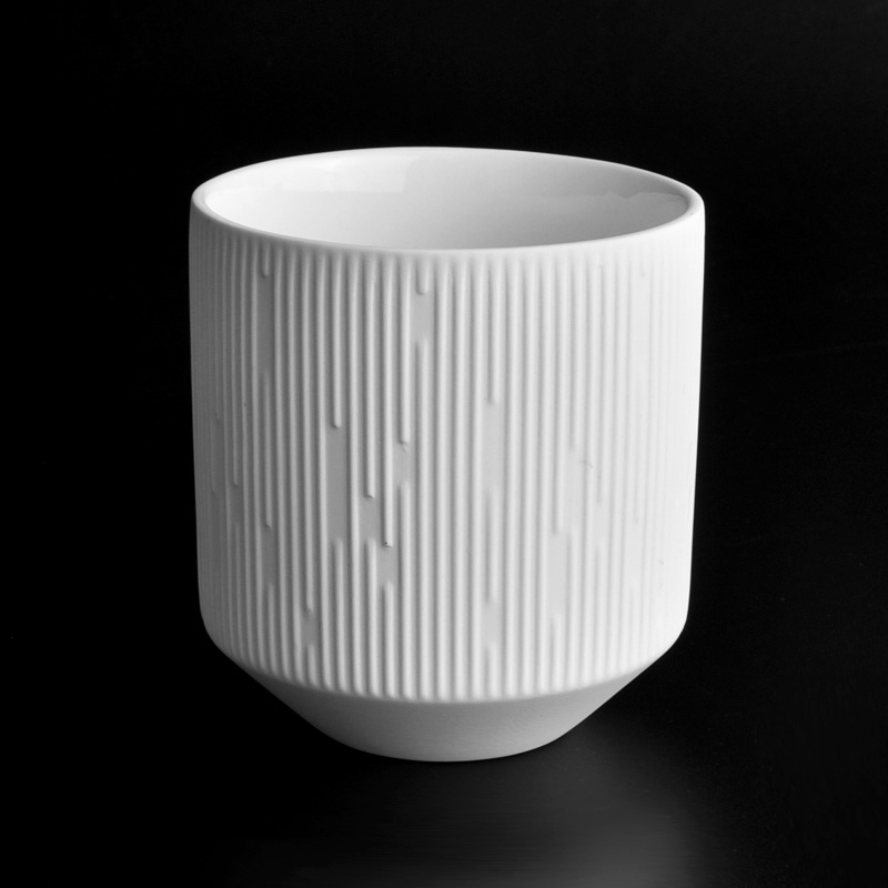 Keramikkerzenglas mit konischem Boden und weißem Streifen im Großhandel