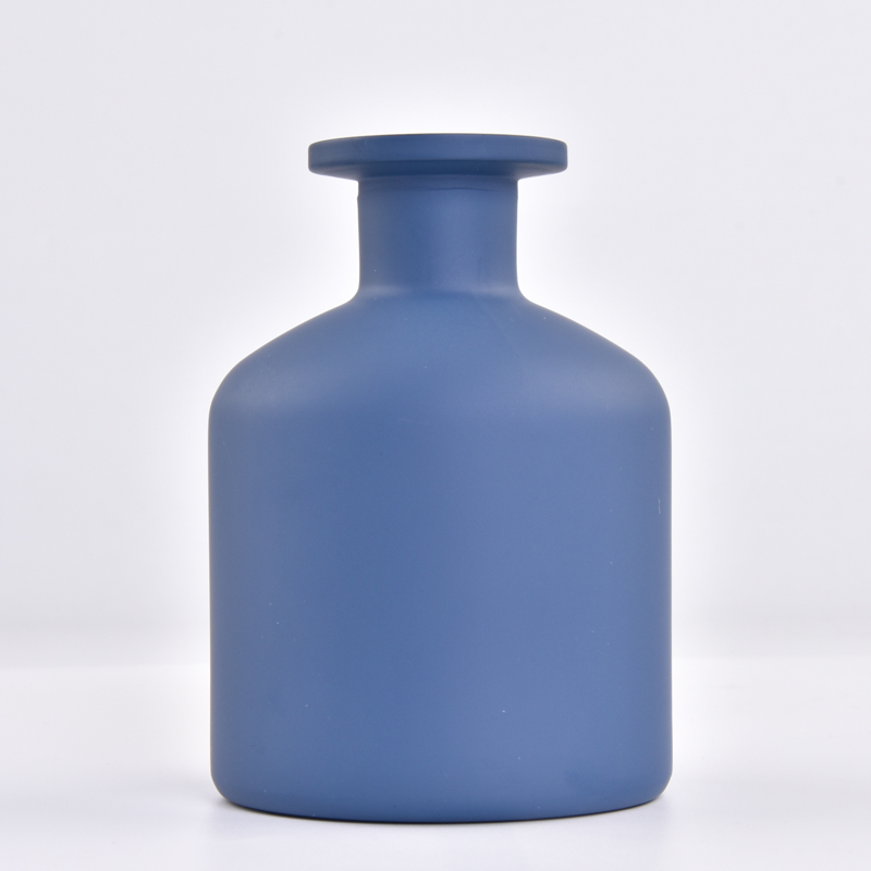 karstā izpārdošana 7oz matēta stikla difuzora pudeles ar tumši zilu