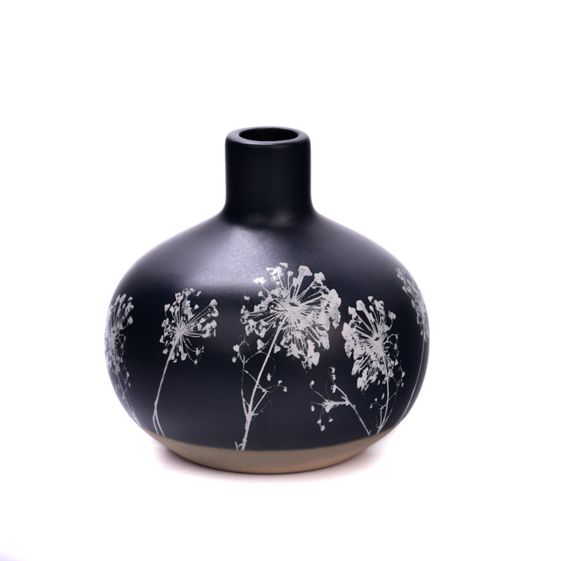 Wholesale black bottle body cotton pattern ceramic aromatherapy bottle