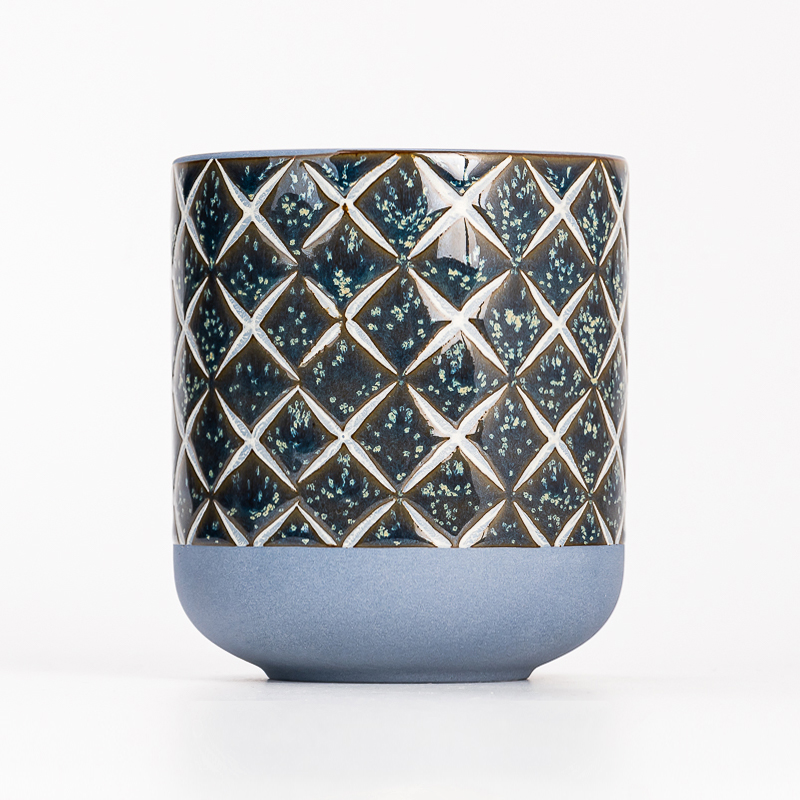 Tóm keramikkertakrukka með kringlótt botni í smart stíl til að hella vax