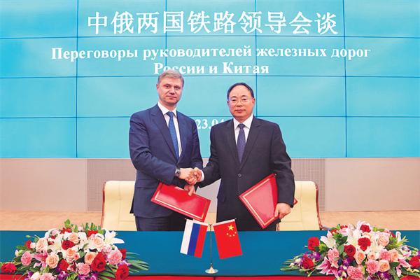 China e Rússia se encontram! A cooperação ferroviária de carga está em uma nova jornada
