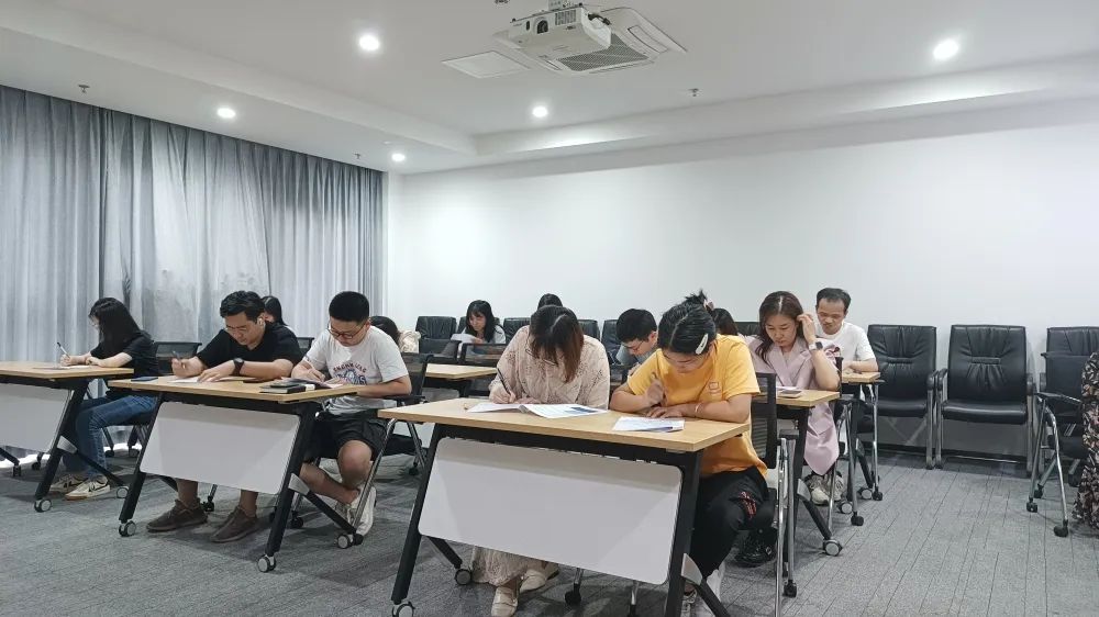 Lista de exames de admissão da faculdade de Guangdong - há candidatos em casa