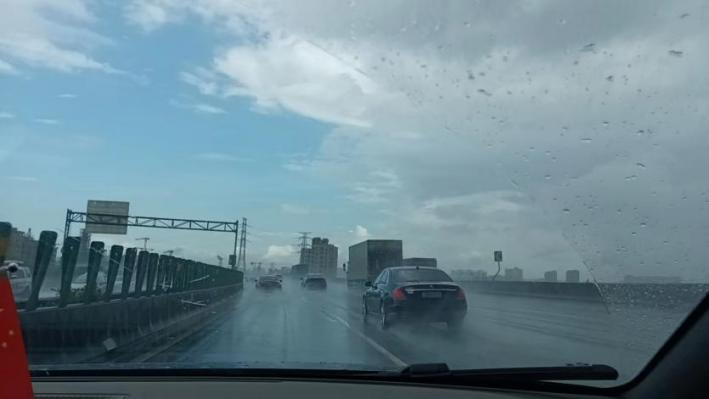 Hongmingda Logistics visita clientes faça chuva ou faça sol