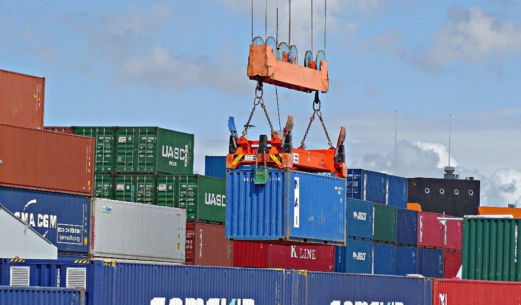 Dry goods | What do FOB and FAS refer to in international trade?
