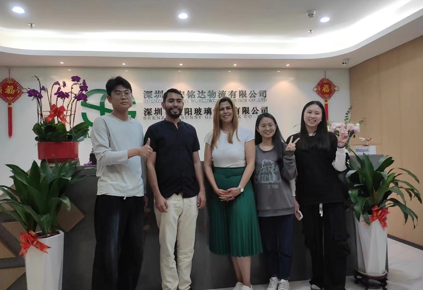 Semasa menemani pelanggan untuk memeriksa barangan dari kilang ke kilang dan membuat 30 senarai kontena, Hongmingda Logistics mengawal sepenuhnya laluan Mexico.