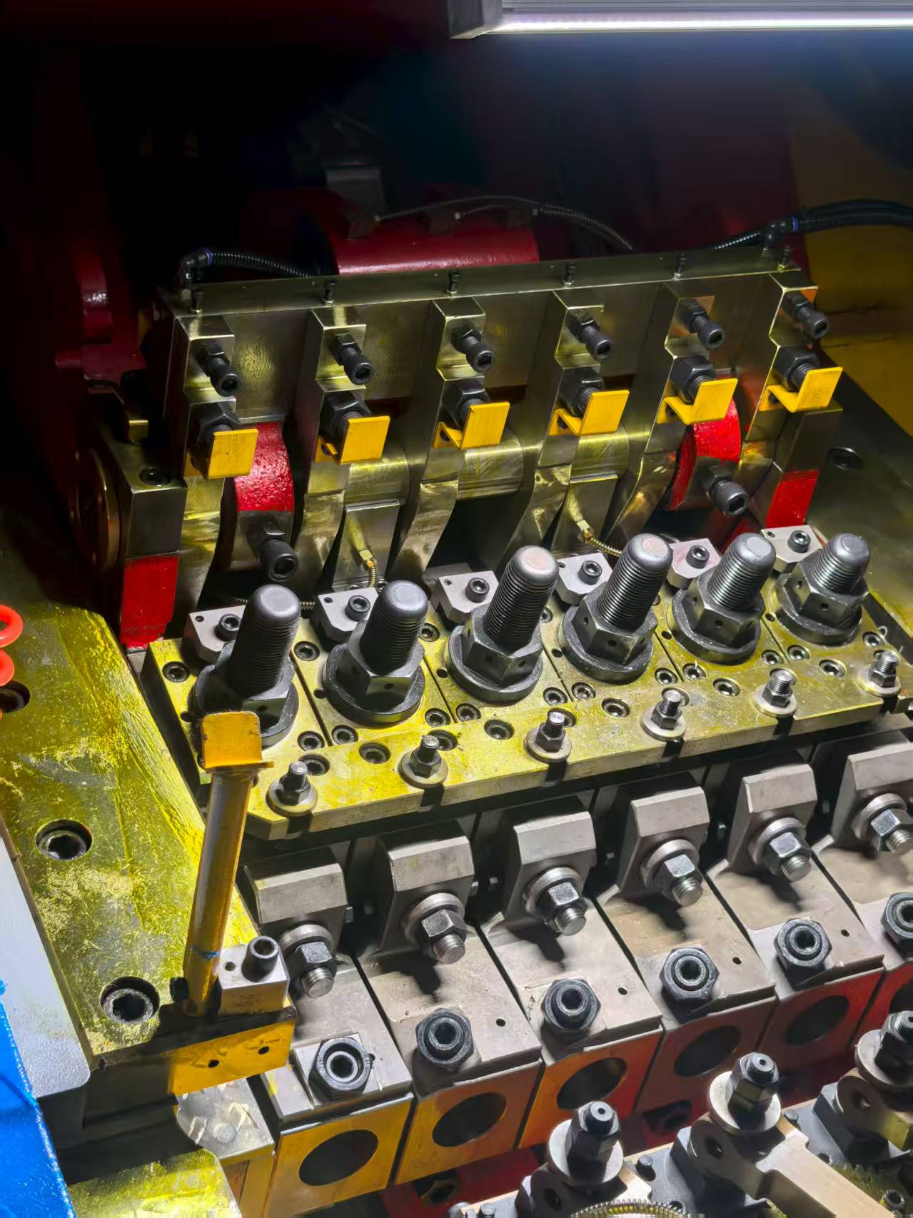 RBF106S M8至M10六角螺栓冷镦机 螺栓成型机