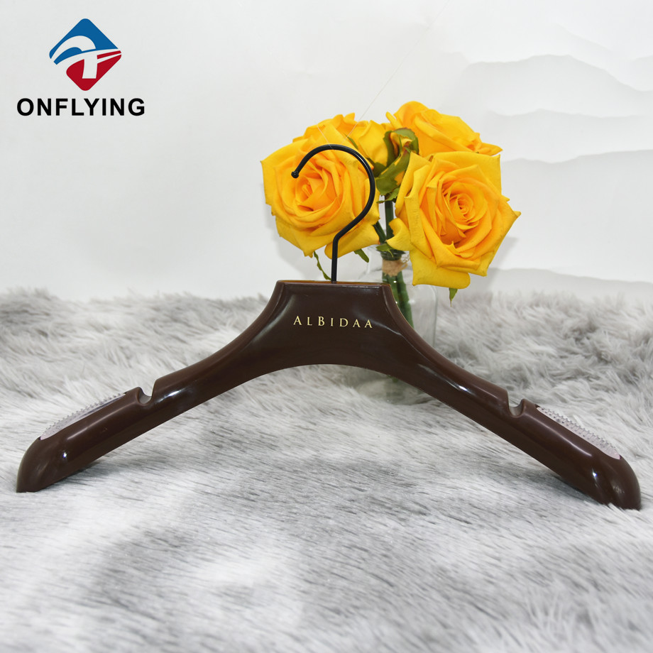 Perchas de ropa de logotipo personalizadas duraderas no deslizadas