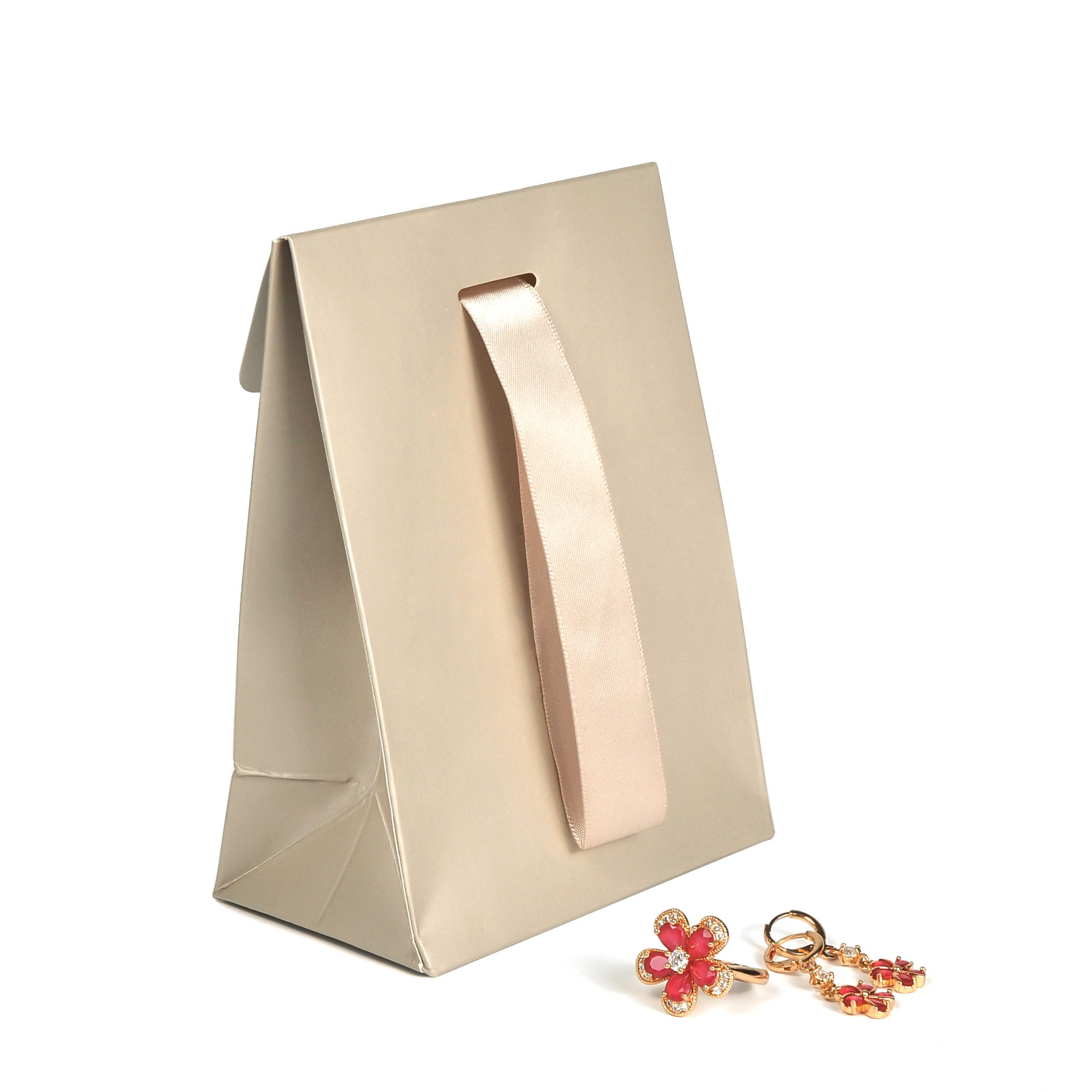 Yadao handmade CMYK printing paper bag gift packaging bag with custom logo and ribbon clousure