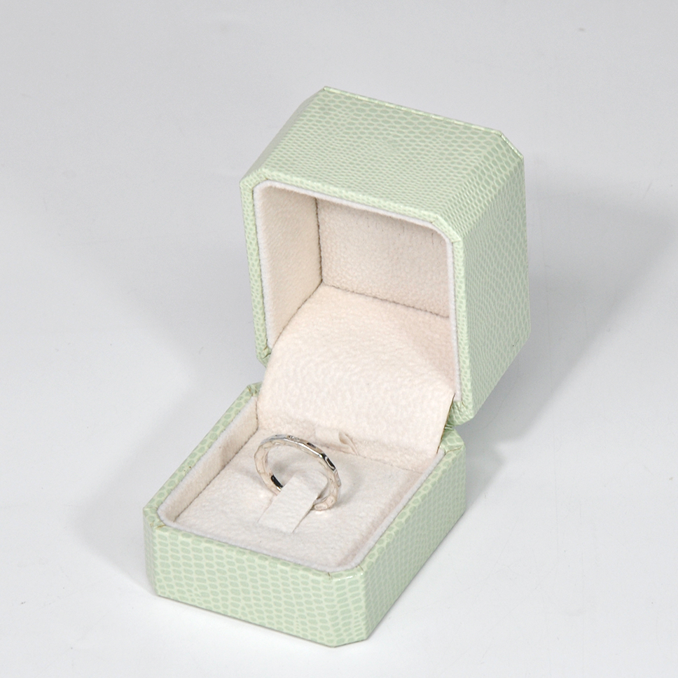 Hot sale new style design snake crocodile skin textured covered jewelry ring box