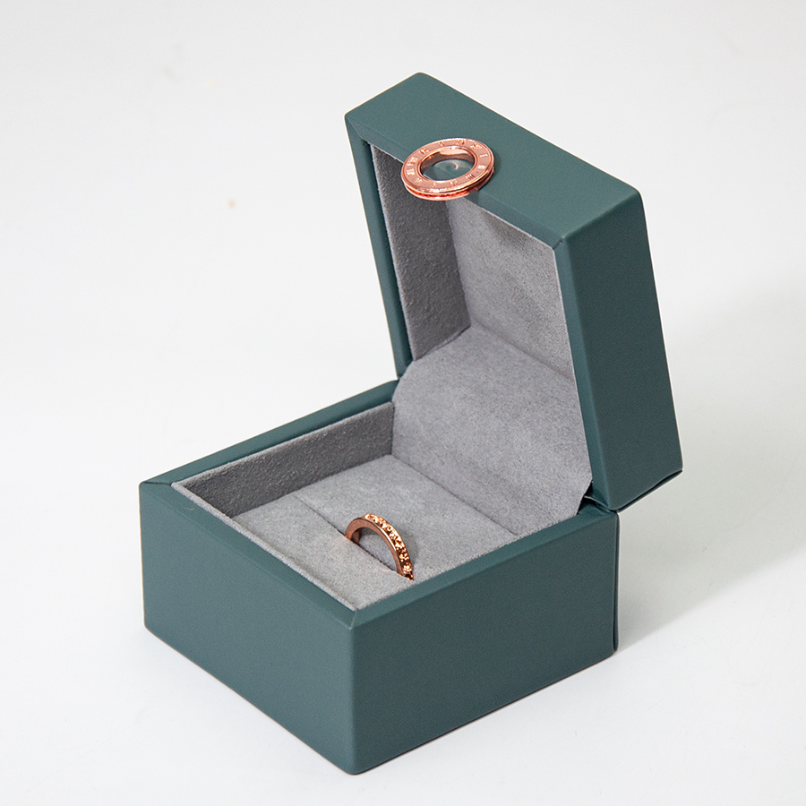 Popular jewelry brand packaging luxury leather diamond ring box debossed logo