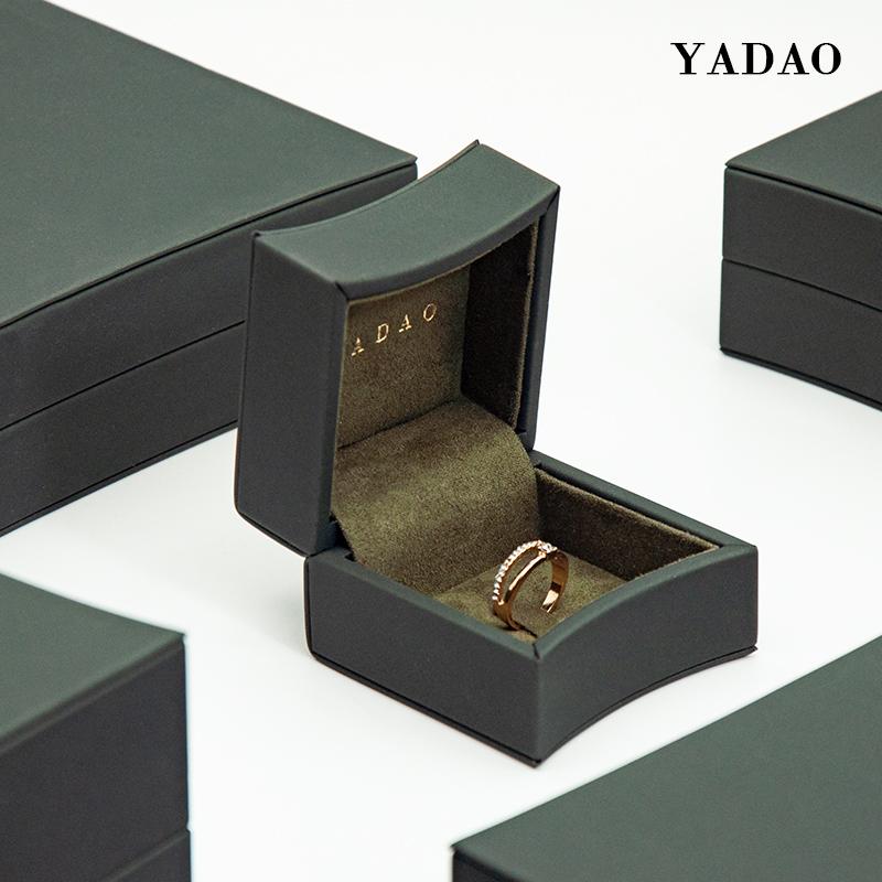 Luxurious green leather debossed logo ring packaging box arc edge design popular UK jewelry market