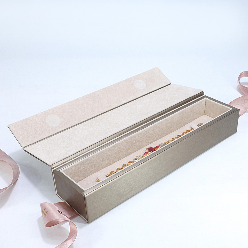 China Jewelry Box with Ribbon Custom Logo Color Material Ring Necklace Pendant Box