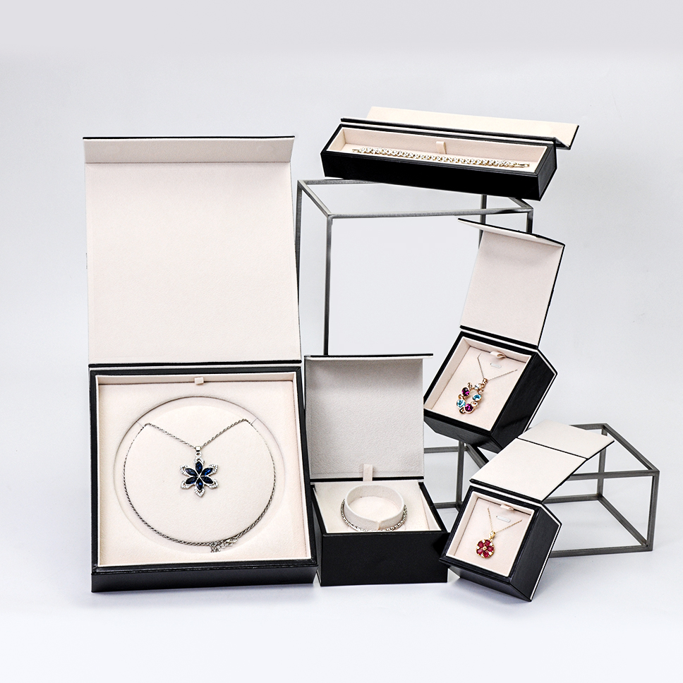 Marangyang Black Packaging