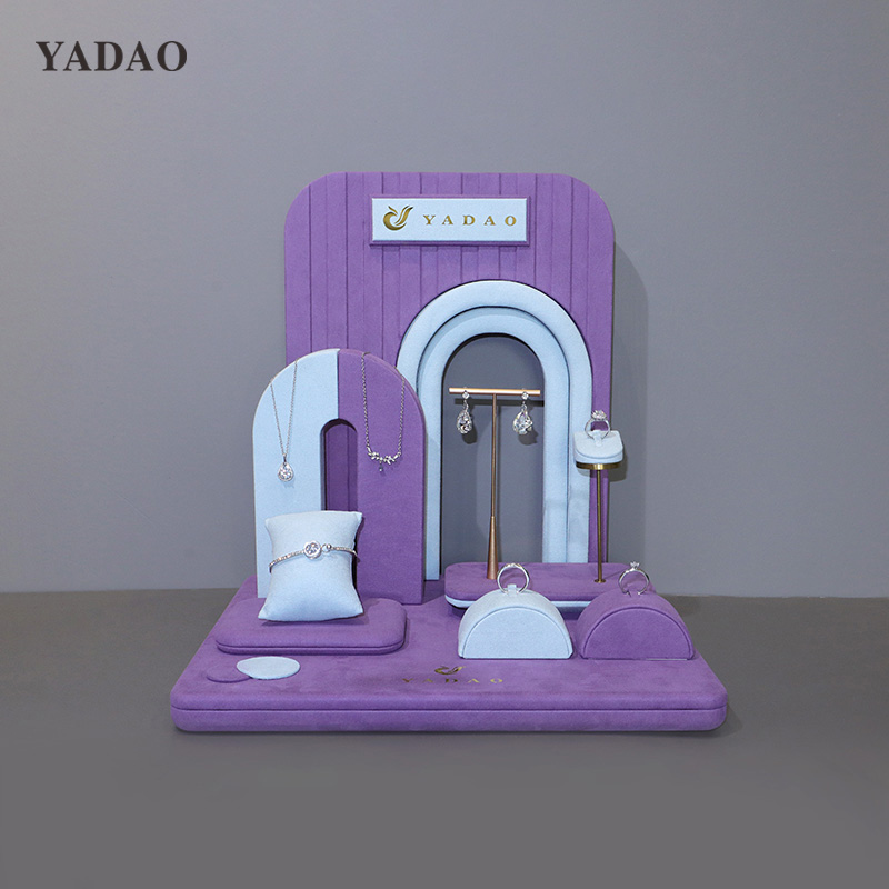 New design fashion trend stylish diamond jewelry display props small set exhibition