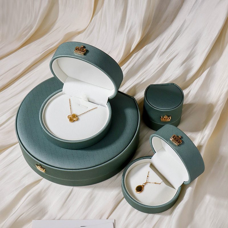 Green leather oval high-end pearl jewelry button design fashion premium packaging
