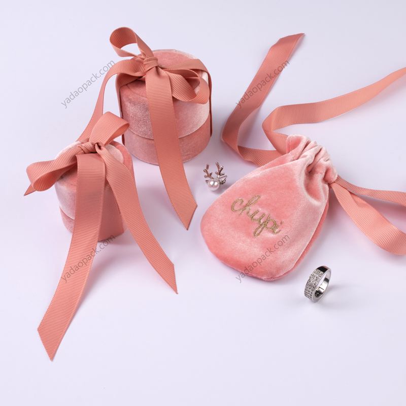 Ribbon set with pouch and box