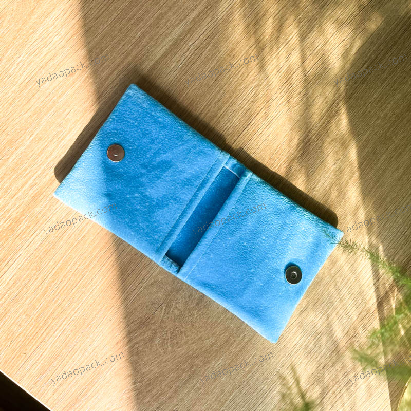 Monedero personalizado con dos bolsillos en color azul agua