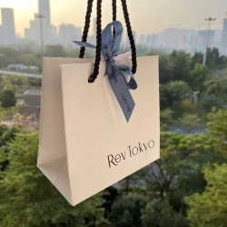 China white bag with black rope handle and blue ribbon middle manufacturer