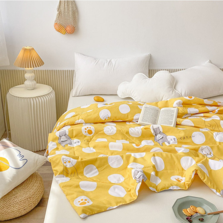 الصين Super Fluffy Ultra Soft Breathable Cal King Size High-Class Hotel Bedding Quilt Distributor الصانع