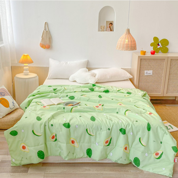 चीन Infrared Processing High Standard Antibacterial Polyester Quilt China Kids Quilt Custom उत्पादक