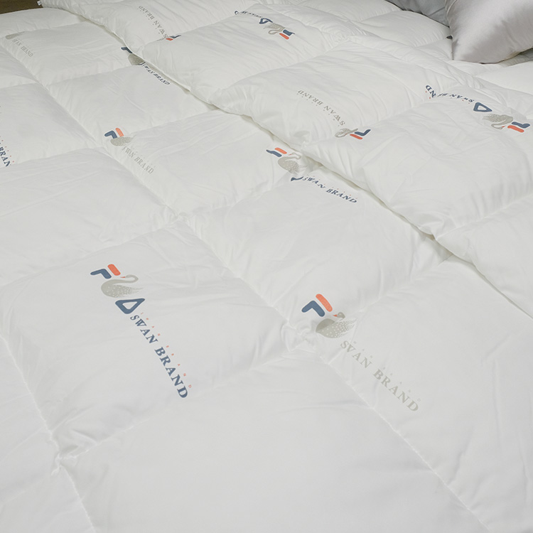 China Großhandel Luxus weiße Mikrofaserfüllung gesteppte Daunen Alternative Bettdecke Lieferant Hersteller