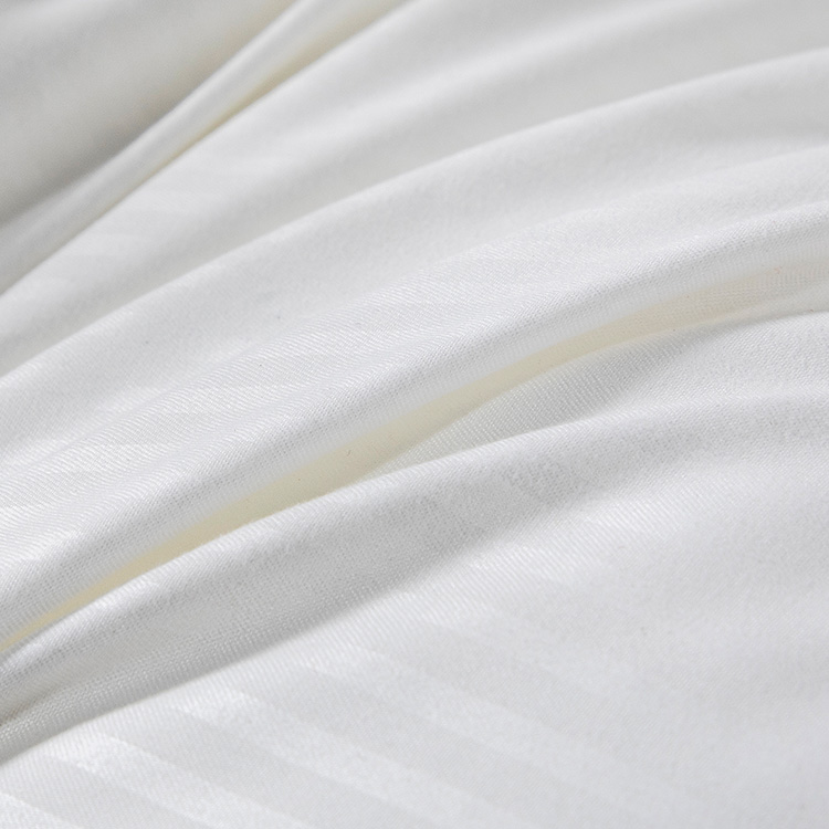 Chine Fournisseur d'oreillers d'hôtel hypoallergéniques à faible teneur en polyester et résistant aux taches fabricant