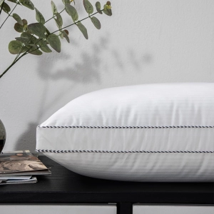Travesseiro anti-bacteriano super fofo de luxo resistente à água de poliéster quadrado para hotel personalizado