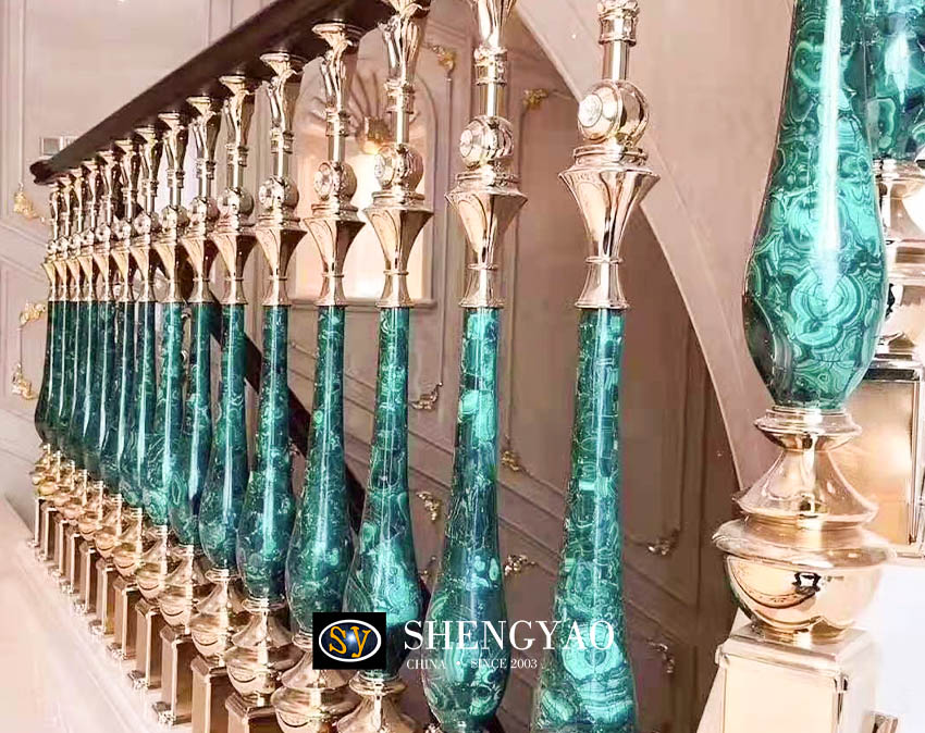 Estilos decorativos populares internacionales | Losa de piedra semipreciosa con latón