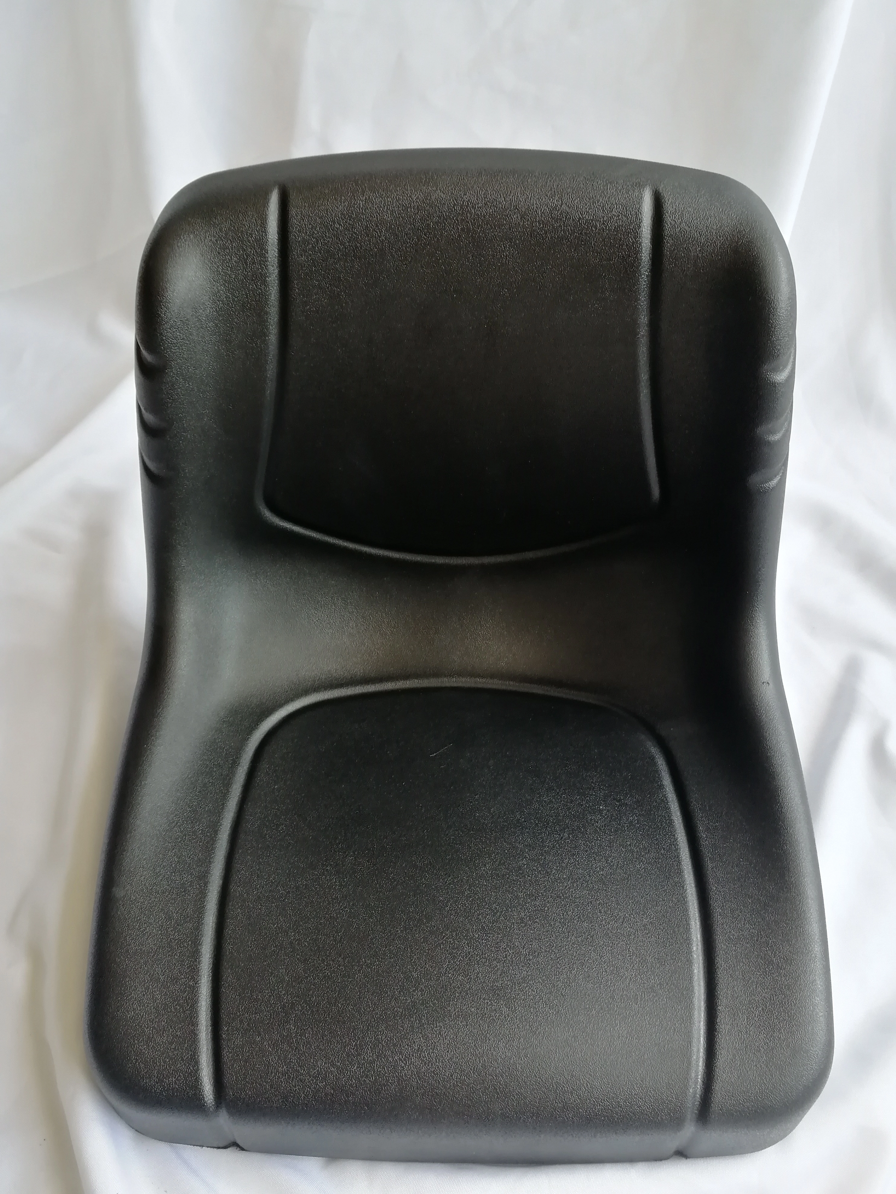 porcelana Asiento de PU de alta calidad, asiento de piel propia de poliuretano, pieza de vehículo personalizada, asiento de cortacésped fabricante