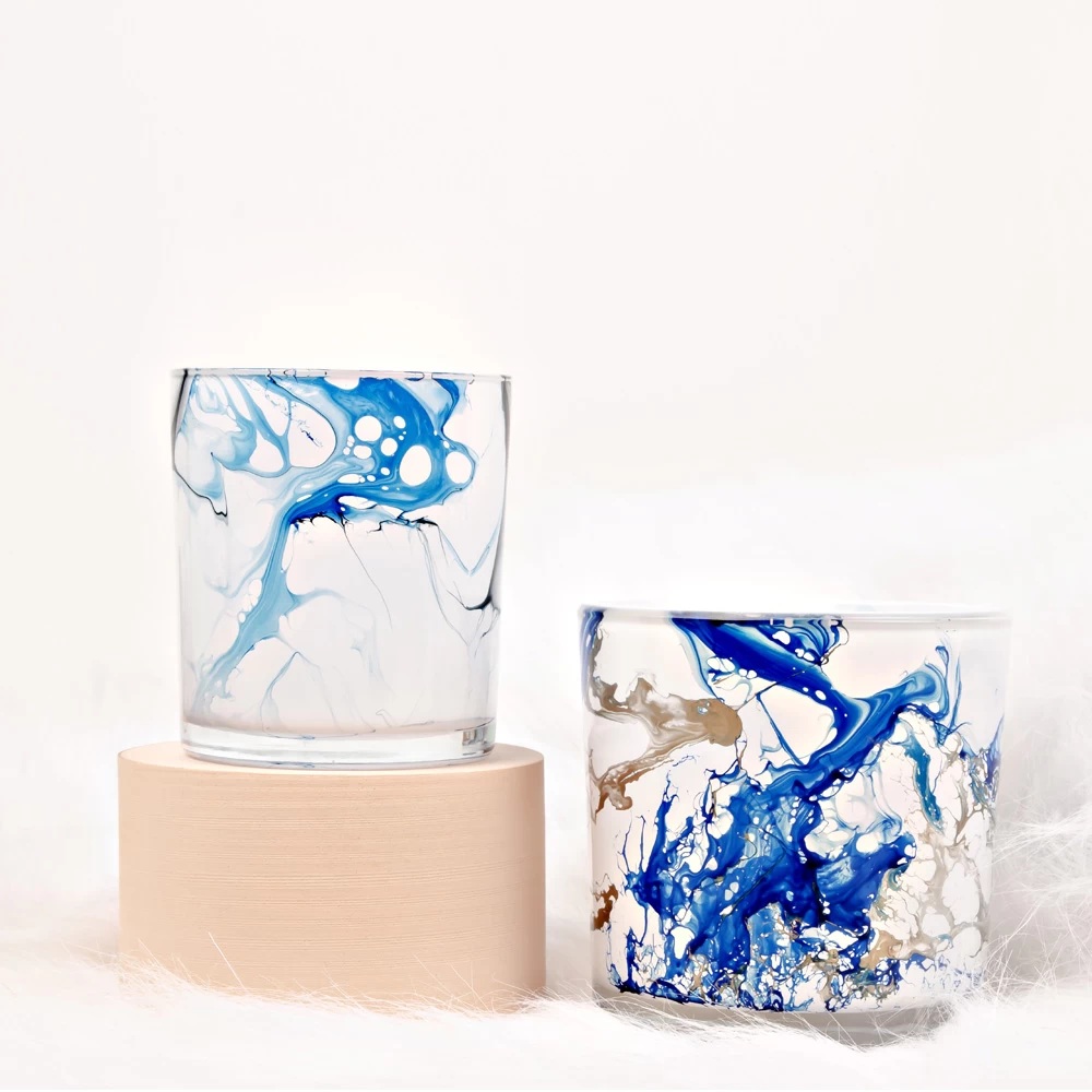 Werten Sie Ihre Einrichtung mit den Kerzengläsern aus blauem Marmorglas von Cupwind auf: Kunst trifft auf Funktionalität