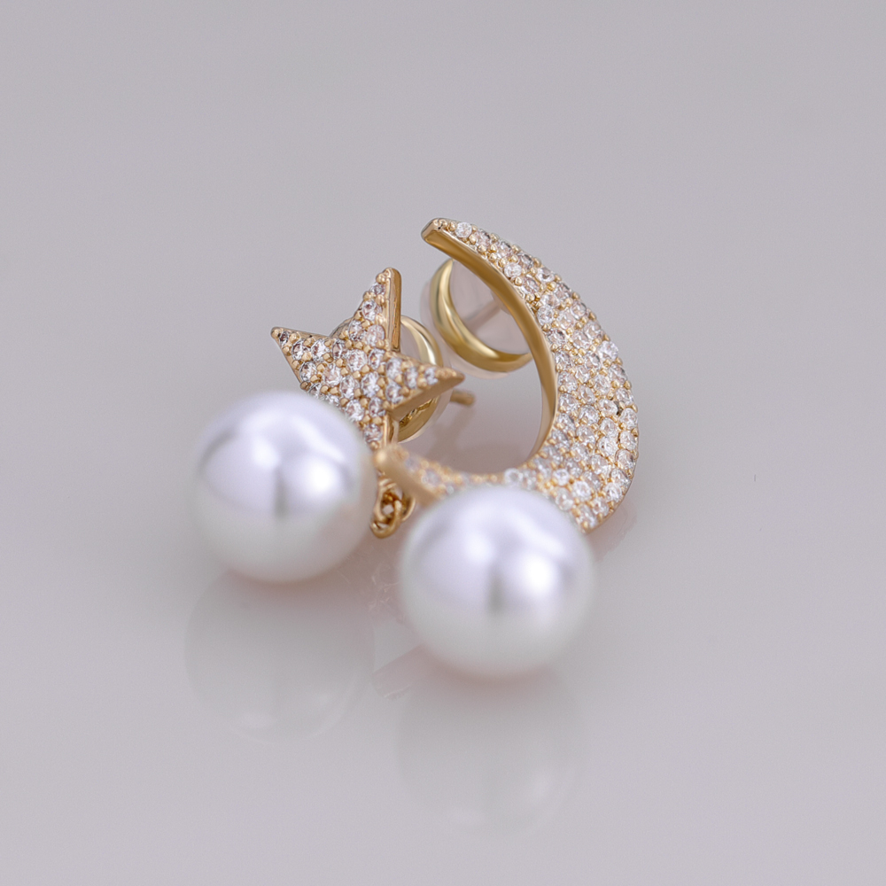 Trendy Jewellery Design Moon & Star With Pearls Brass Stud Earring.