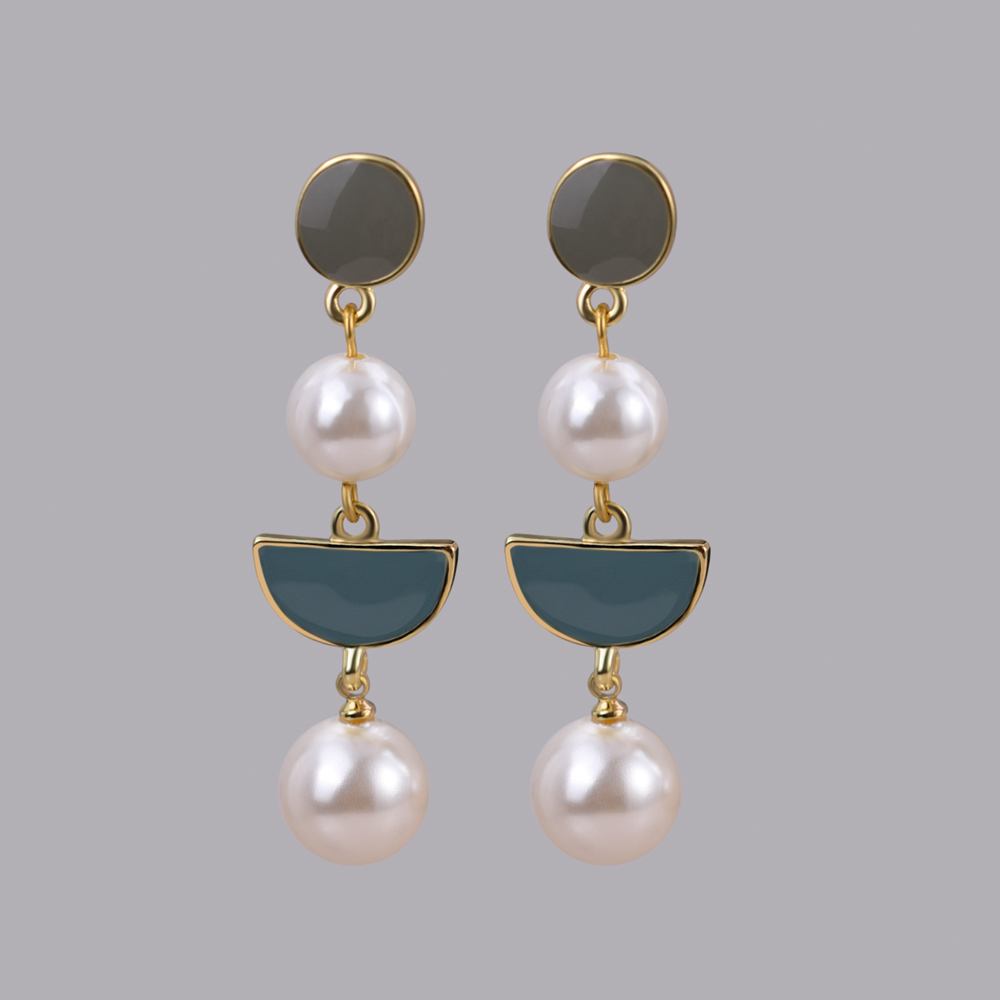 Boucles d'oreilles élégantes en perle avec pampille.