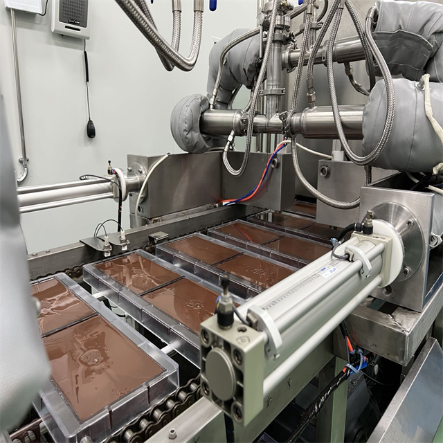 China hig quality supplier semi-chocolate moulding machine