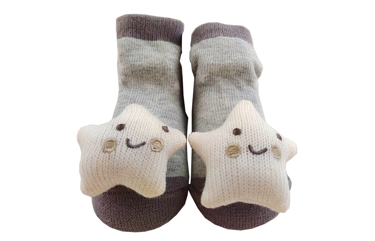 L'usine de chaussettes tricotées Jixingfeng lance des chaussettes antidérapantes innovantes pour bébé