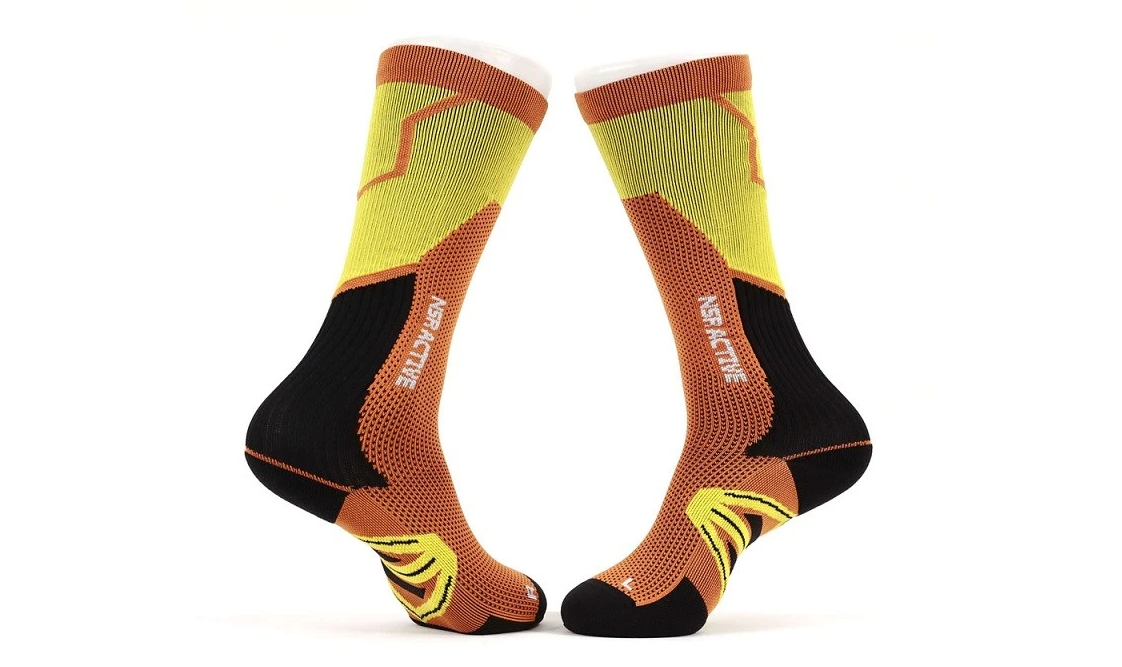 L'usine de chaussettes tricotées Jixingfeng étend sa portée mondiale avec des solutions de chaussettes de sport haut de gamme