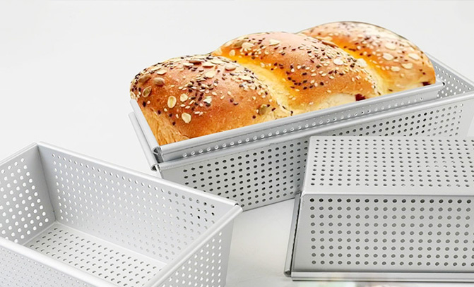 Perforated vs. Solid Loaf Pans: เมื่อใดควรใช้แต่ละอัน