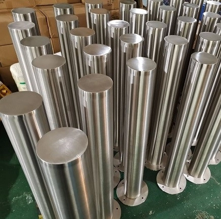 China Ready Stainless Steel Bollards for Shipping to UAE manufacturer