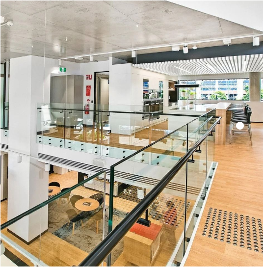 2020 Neuestes Design Balustrade Treppengeländer aus gehärtetem Glas